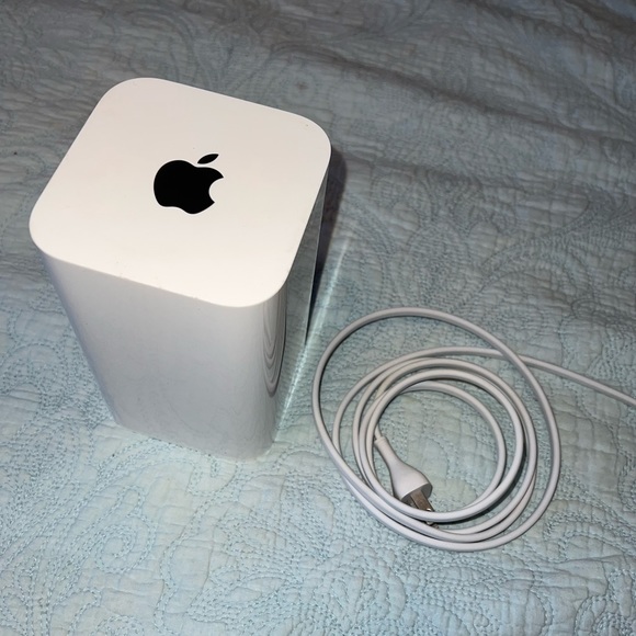 APPLE AirPort Extreme Model 1521 in White - Picture 3 of 4